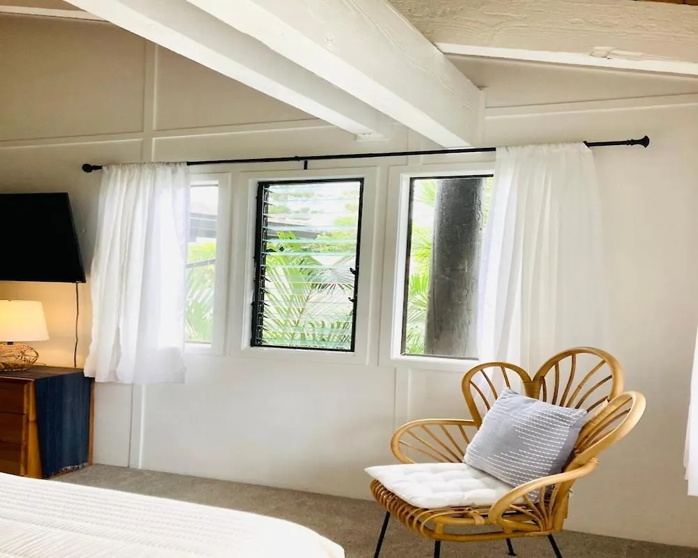 Spacious 2-Story, Large Pool, Shared Porch, Near Hanalei! Princeville Apartment