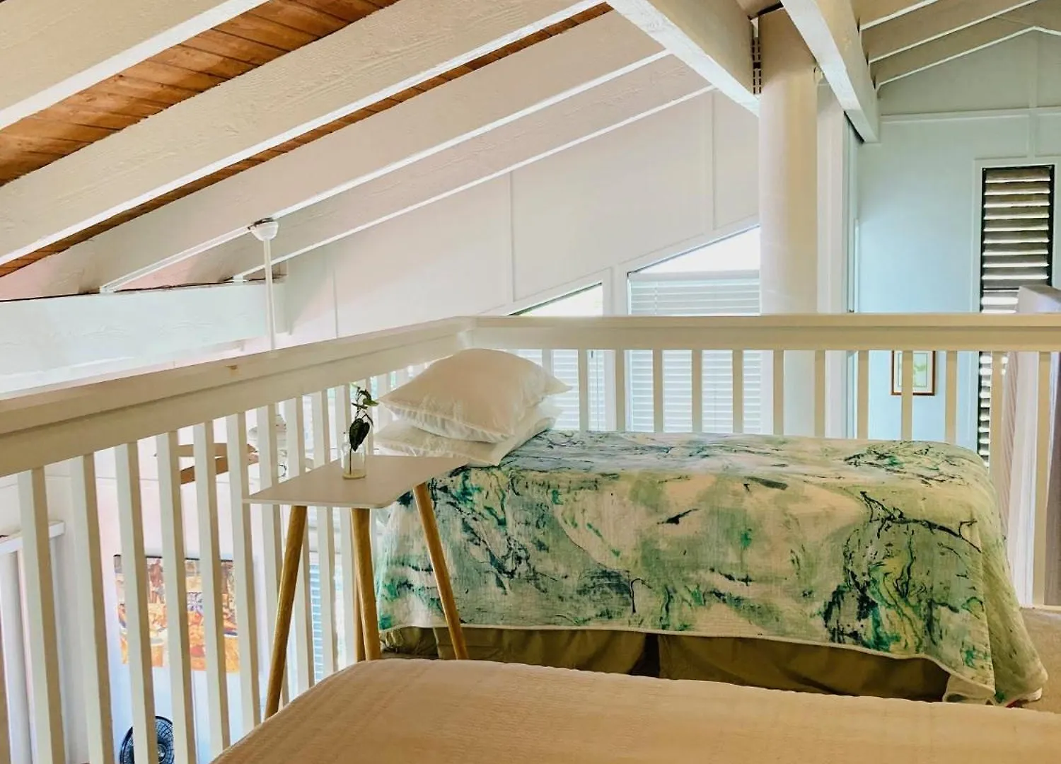 Spacious 2-Story, Large Pool, Shared Porch, Near Hanalei! Princeville Apartment