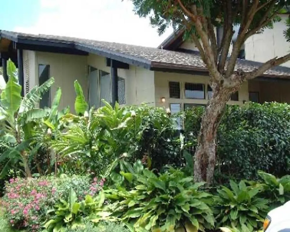 Spacious 2-Story, Large Pool, Shared Porch, Near Hanalei! Princeville Apartment