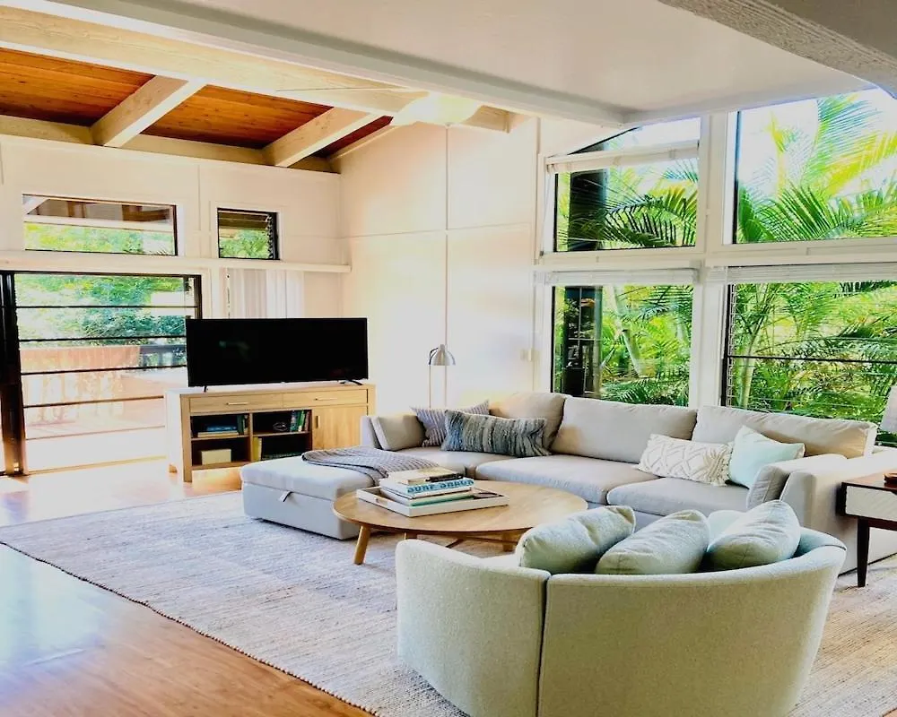 Spacious 2-Story, Large Pool, Shared Porch, Near Hanalei! Princeville