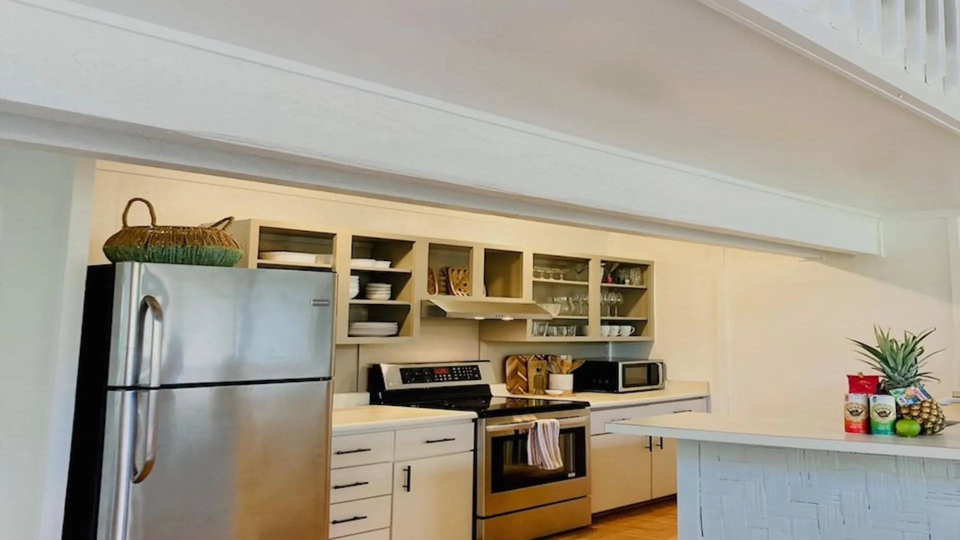 Apartment Spacious 2-Story, Large Pool, Shared Porch, Near Hanalei! Princeville