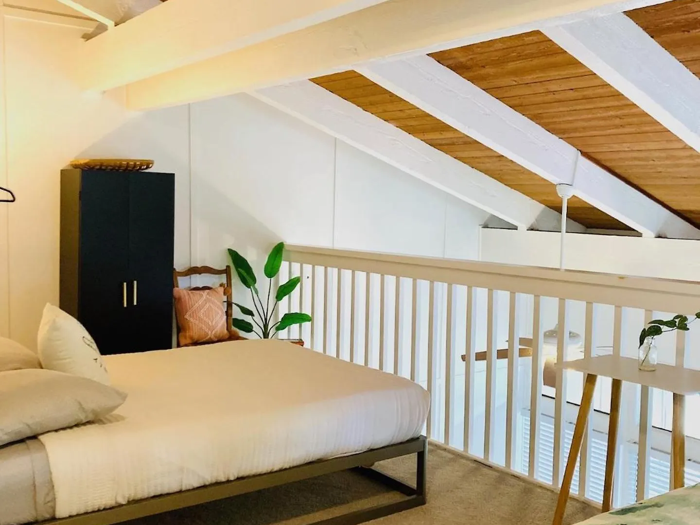 Apartment Spacious 2-Story, Large Pool, Shared Porch, Near Hanalei! Princeville